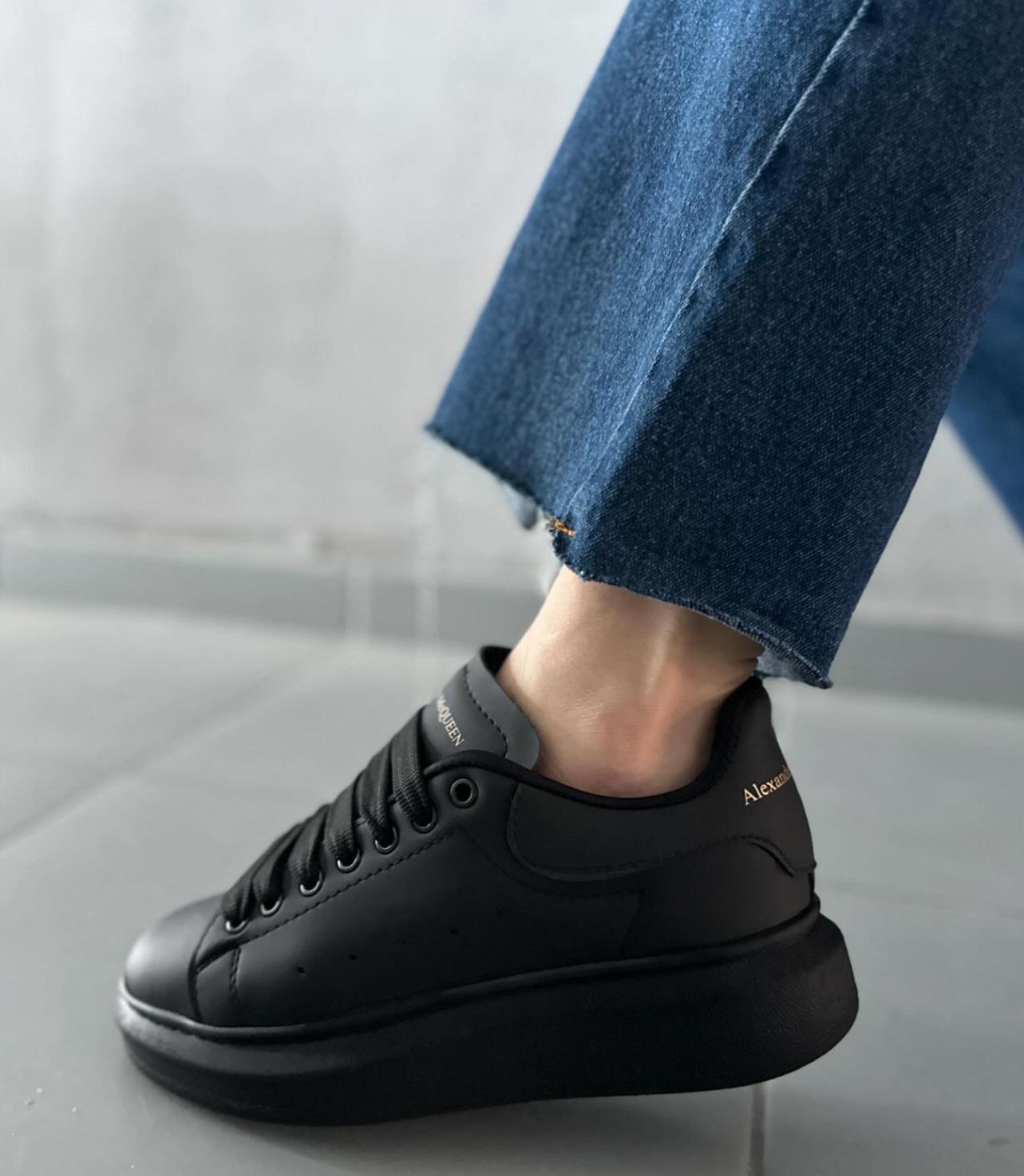 Siyah Alexander McQueen