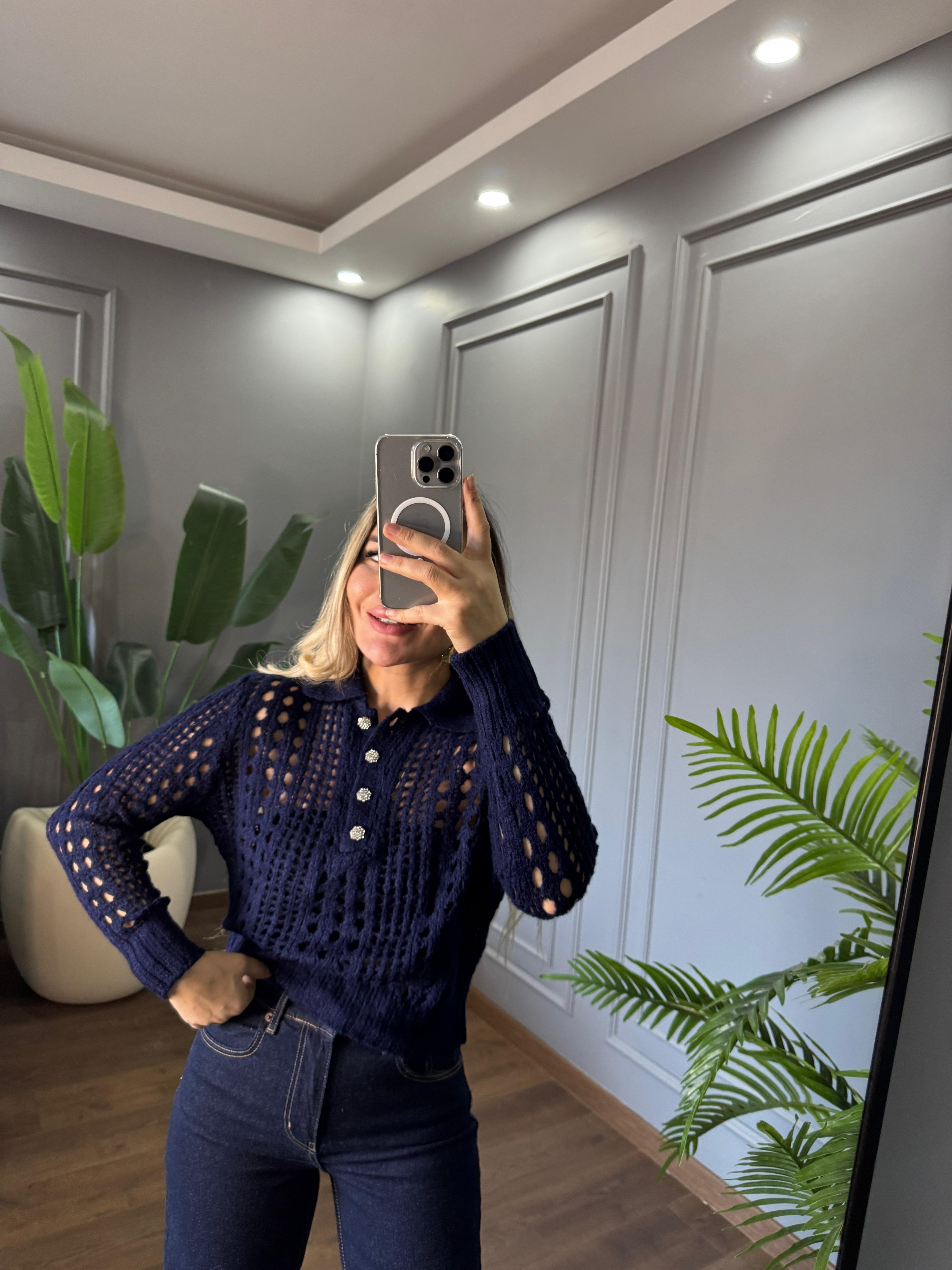 TAŞLI DÜĞME DETAYLI TRANSPARAN TRİKO 