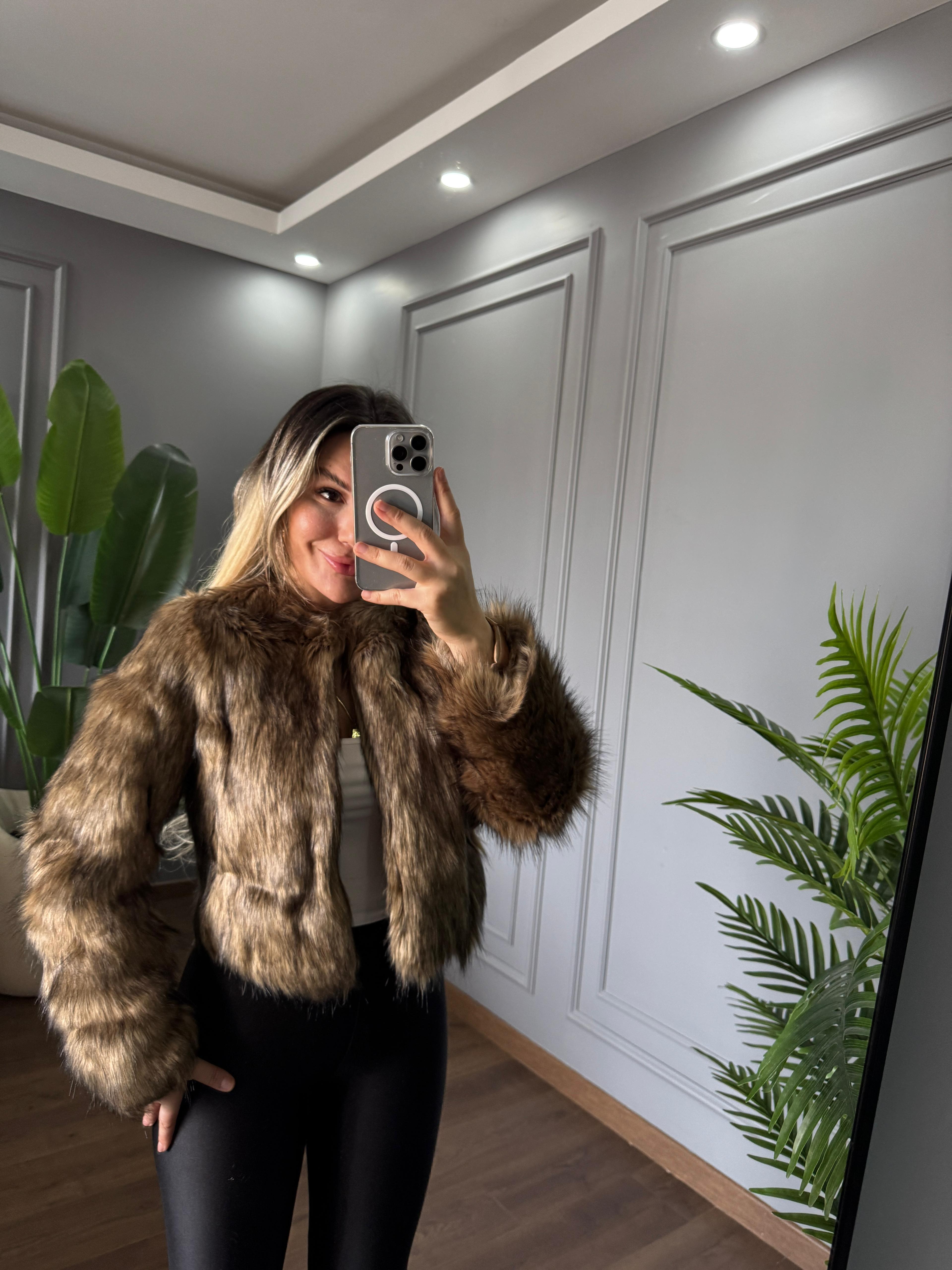 YAKA DETAY KISA KÜRK 