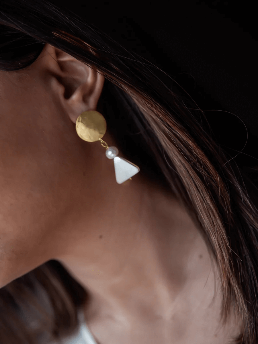 Plakalı Üçgen Sedef Küpe