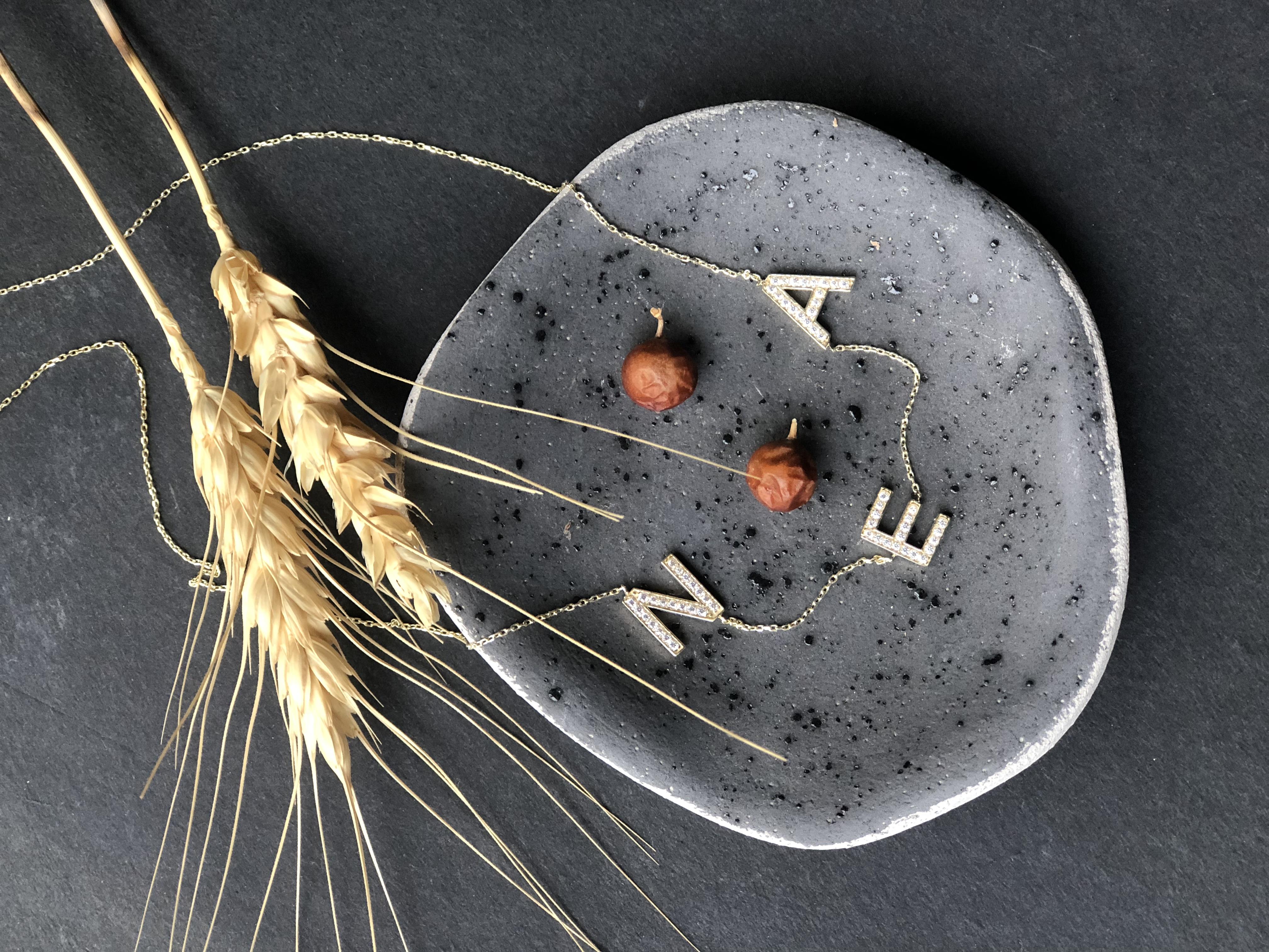 Üç Harfli Taşlı Kolye