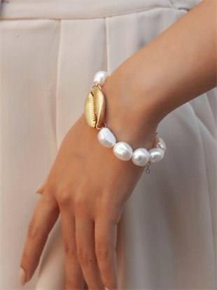 Berla Mussel Pearl Bracelet