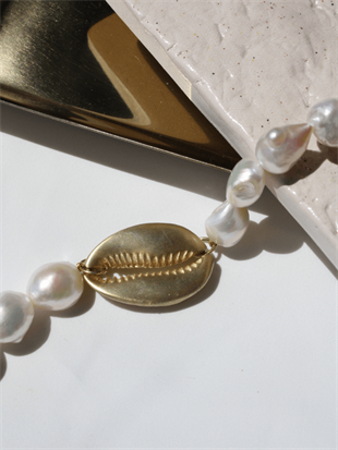 Berla Mussel Pearl Bracelet