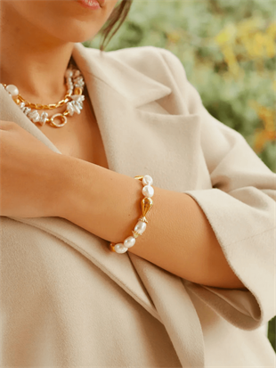 Dora Pearl Bracelet