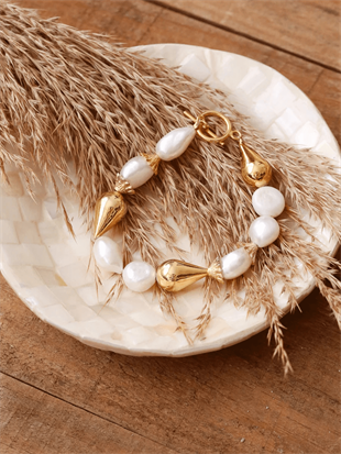 Dora Pearl Bracelet