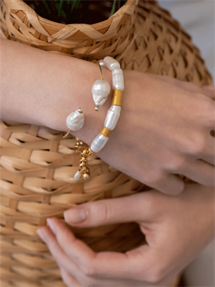 Mari Baroque Pearl Bracelet