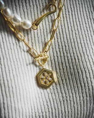 Miyness Baguette Medallion Necklace