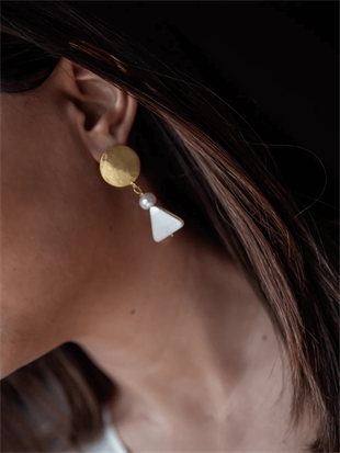 Plakalı Üçgen Sedef Küpe