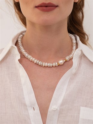 Stela Baroque Pearl Necklace