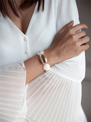 Round Mother of Pearl Shell Bracelet