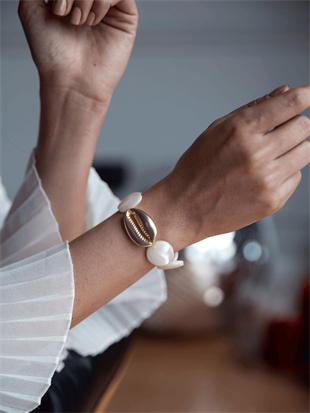 Round Mother of Pearl Shell Bracelet