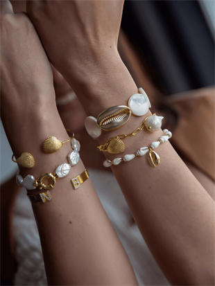 Round Mother of Pearl Shell Bracelet