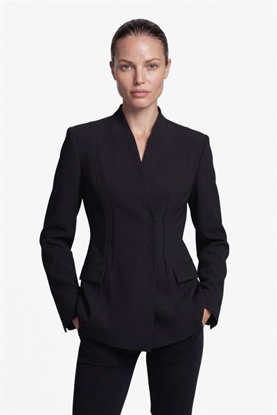 V Yaka Gizli Düğmeli Ve Cepli Vücuda Oturan Blazer  Ceket