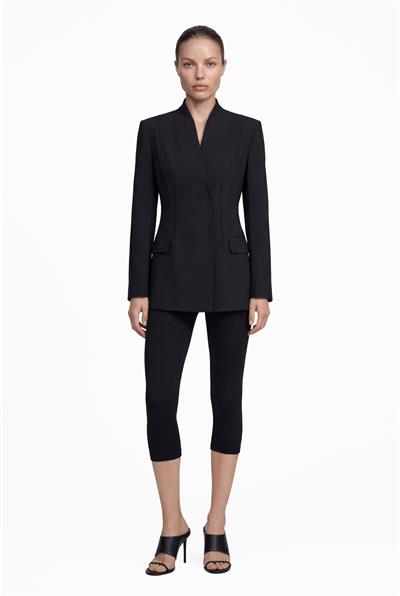 V Yaka Gizli Düğmeli Ve Cepli Vücuda Oturan Blazer  Ceket