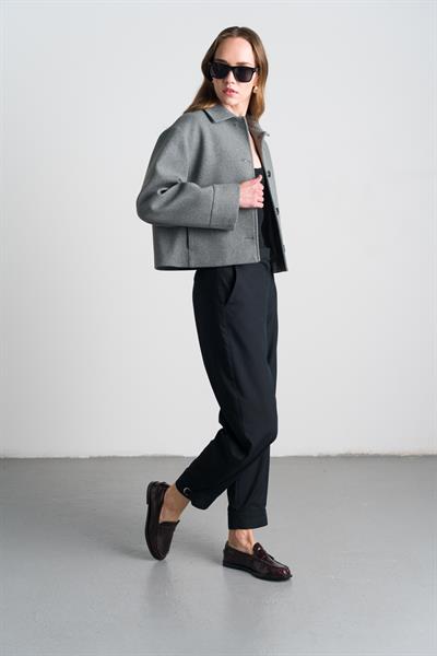 Yakalı Uzun Kollu Kısa Kaşe Kaban