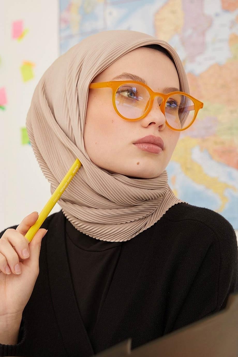 MODESTOSCARFS AQORDİON PİLİSE EŞARP LATTE