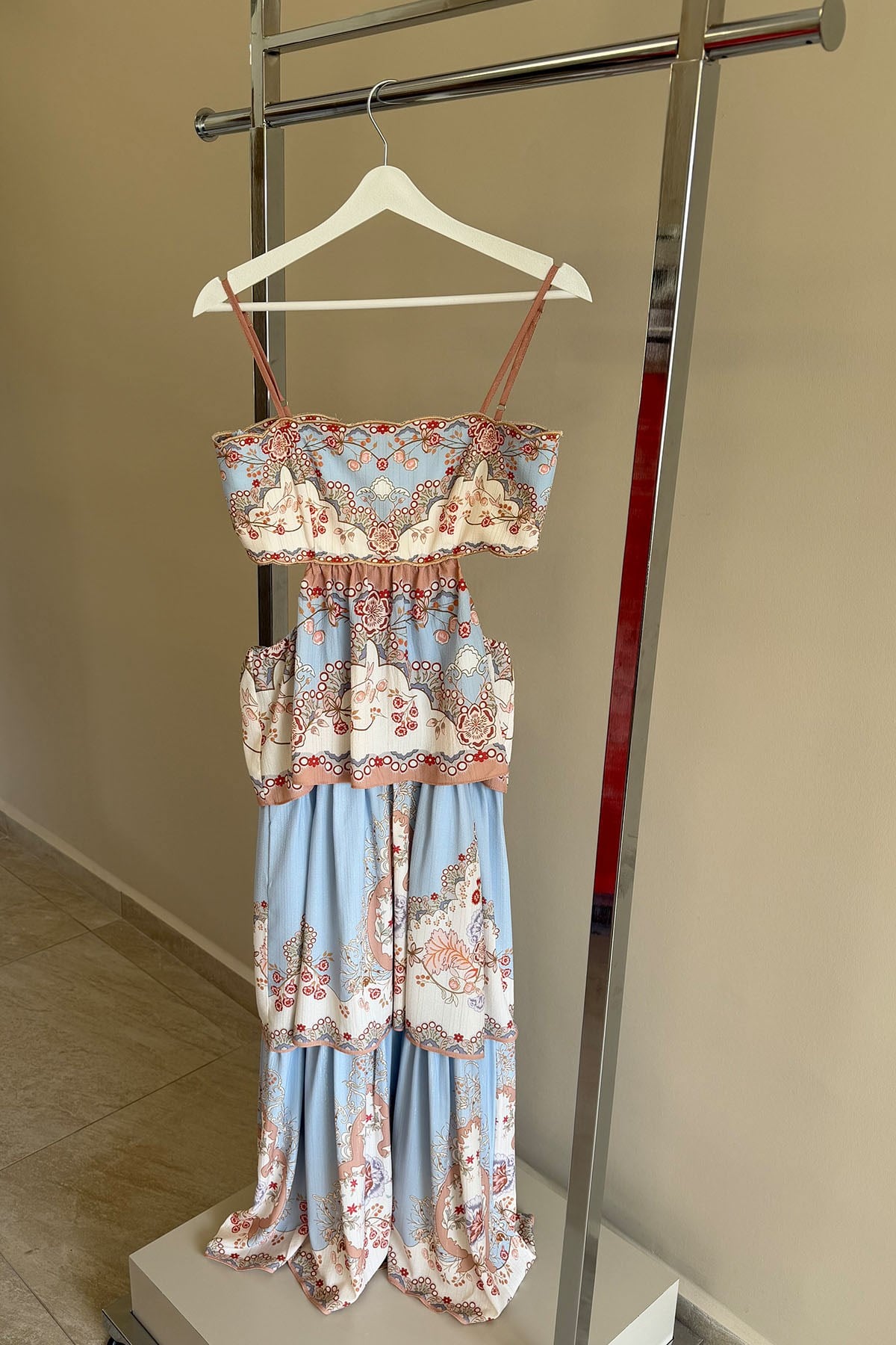 Floral Desenli Fırfırlı Pileli Maksi Elbise
