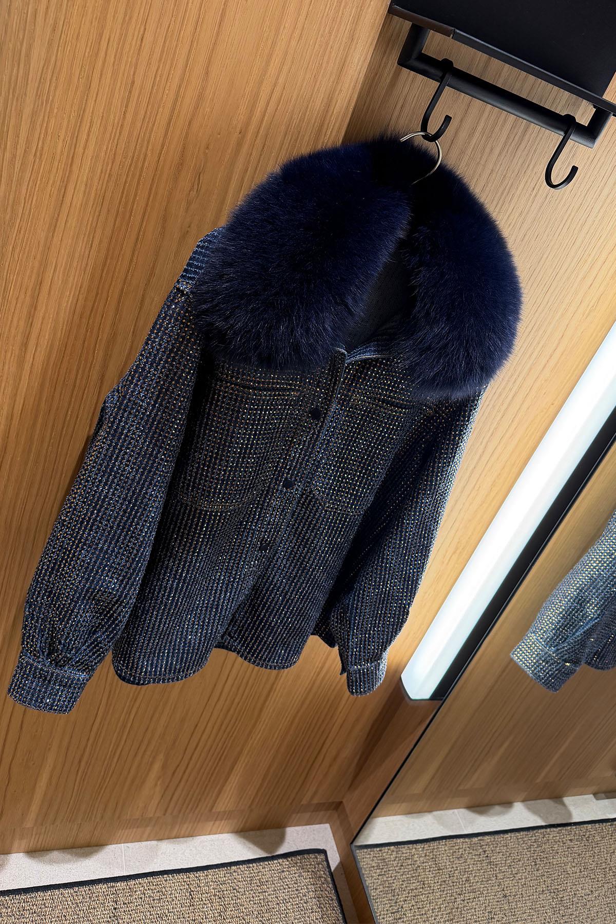 Lacivert Taşlı ve Kürklü Denim Ceket