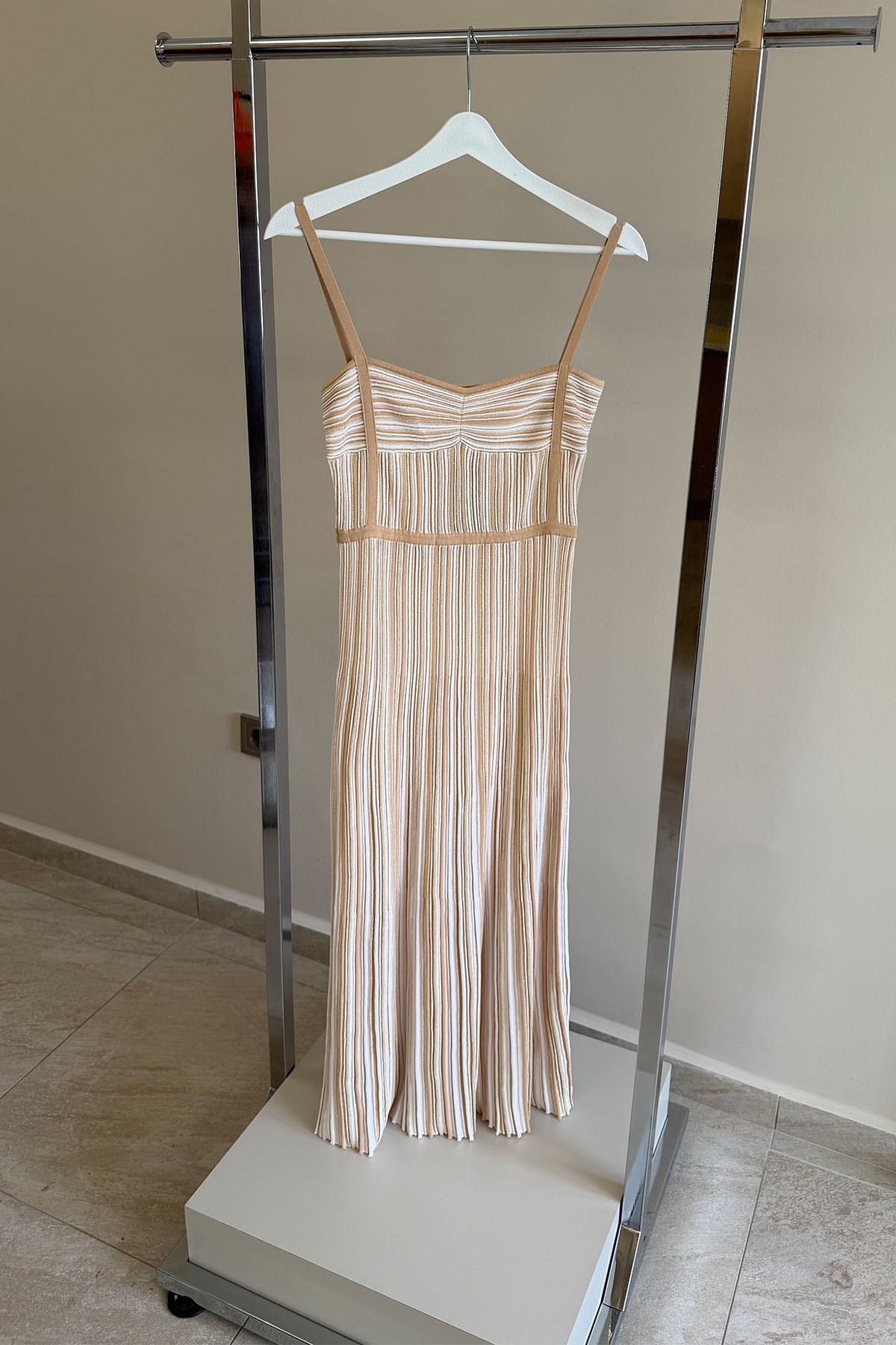 Nude Gold Işıltılı Askılı Elbise