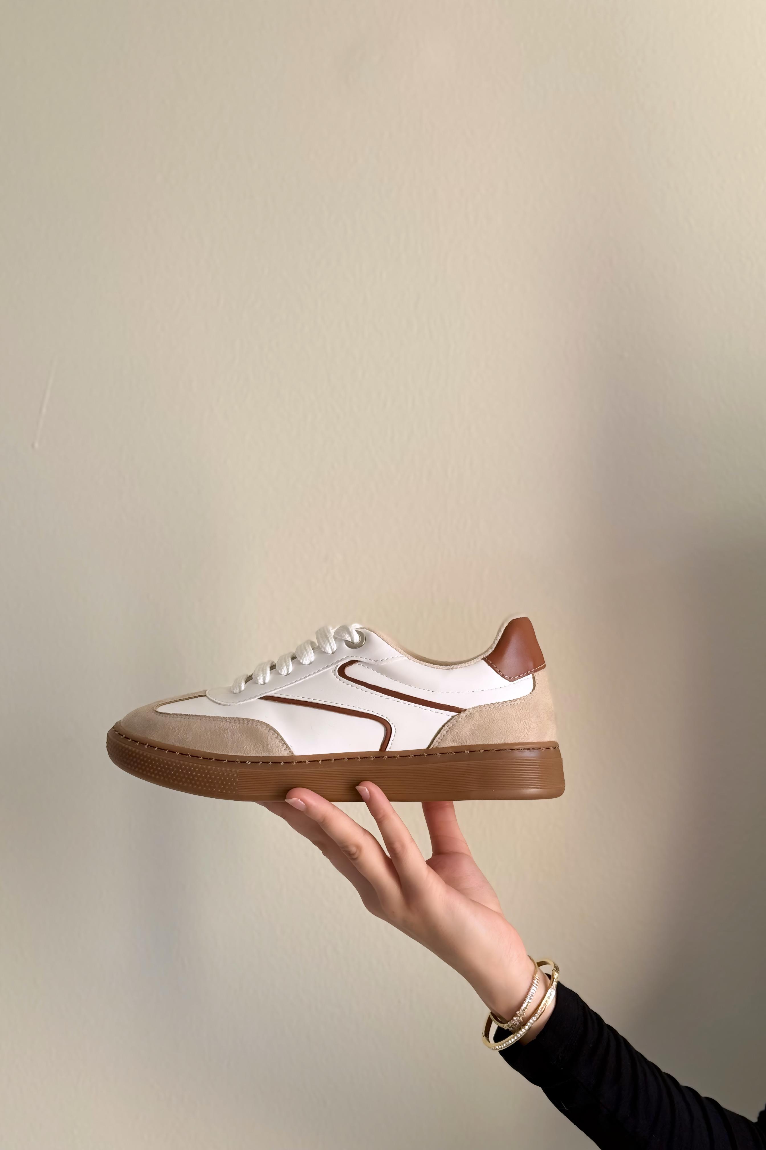 OVAL BURUN KAHVE SNEAKER