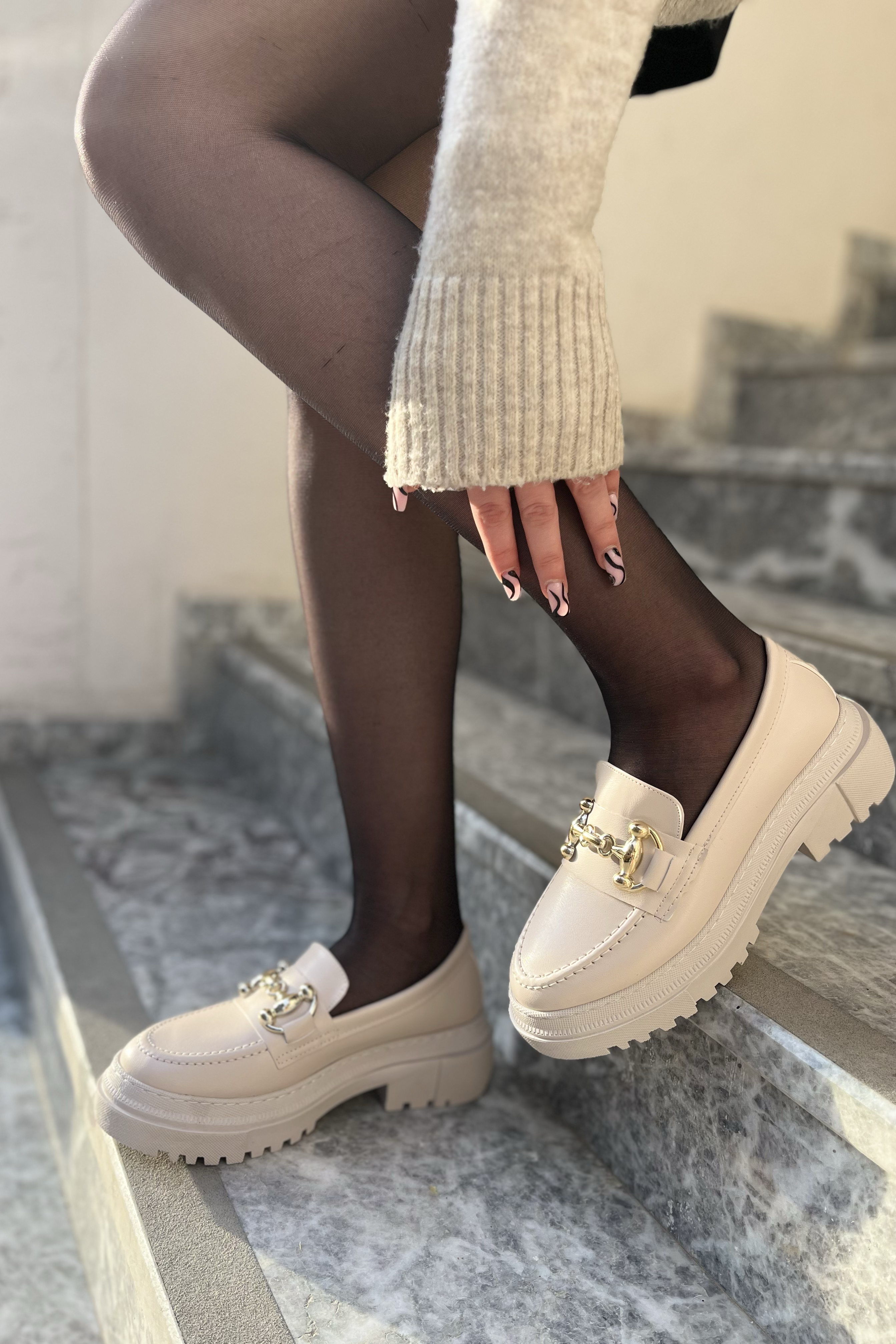 TOKA DETAYLI KADIN LOAFER