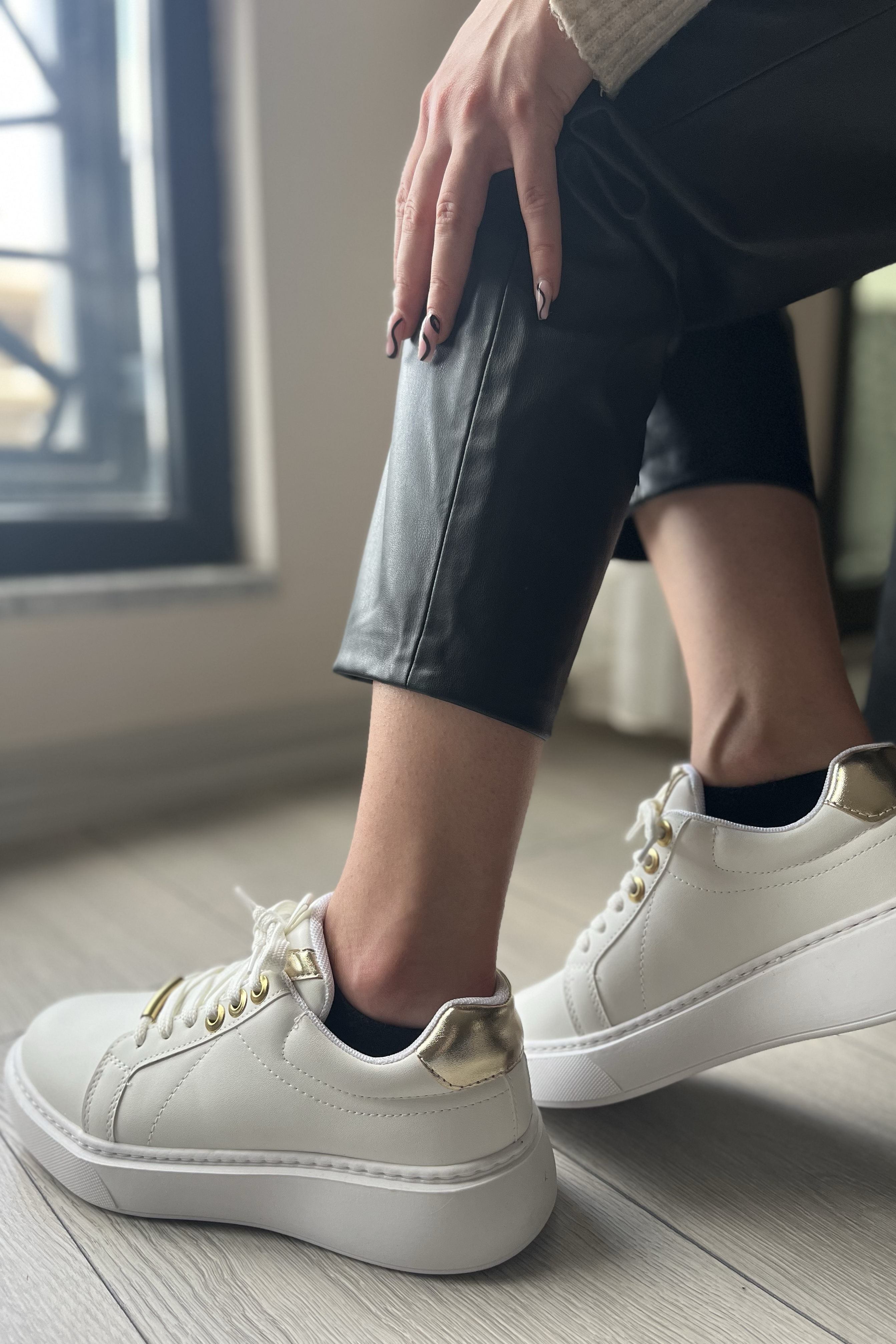 GOLD DETAYLI BEYAZ SNEAKER