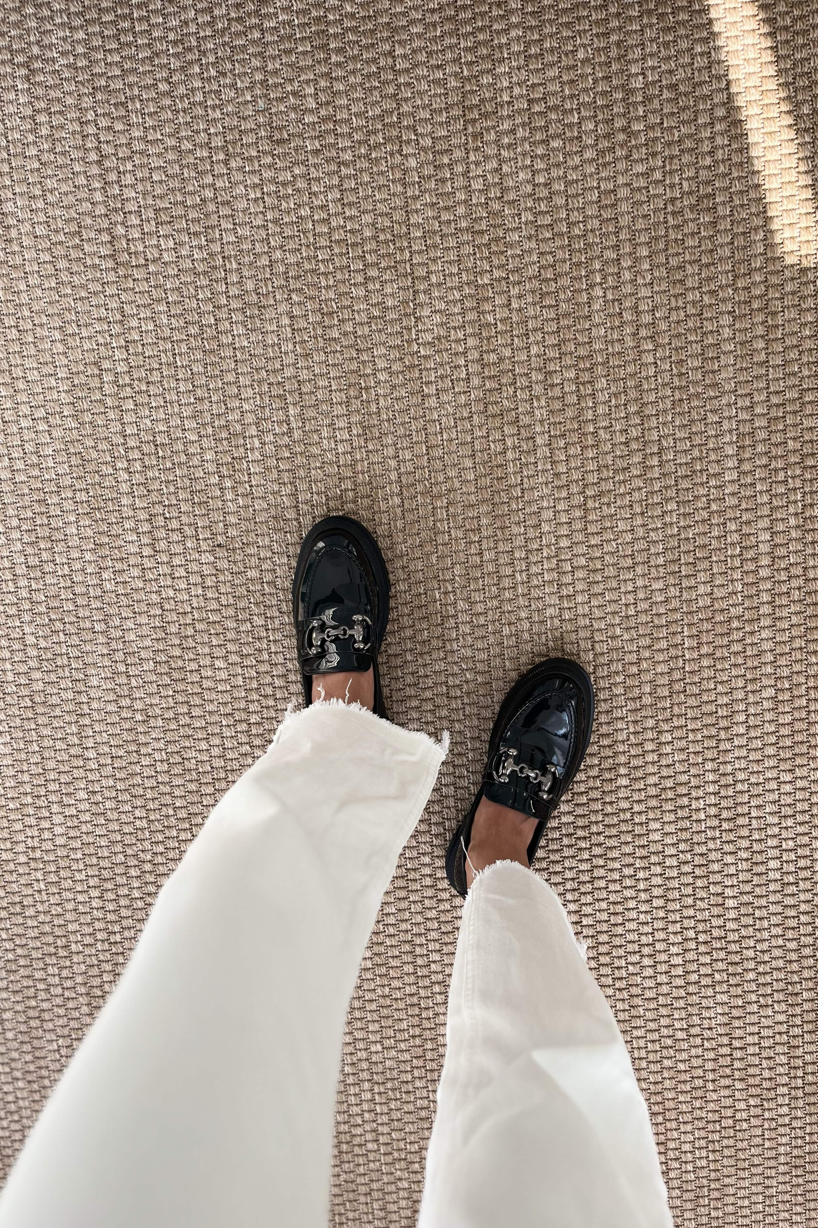 TOKA DETAYLI SİYAH RUGAN KADIN LOAFER