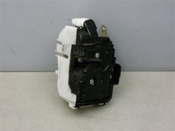  Kapı Kilit Motoru Cordoba/Ibıza/Polo Sag on 02-