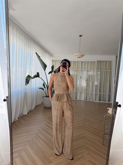  Gold Aksesuarlı Bluz - Pantolon Takım Camel