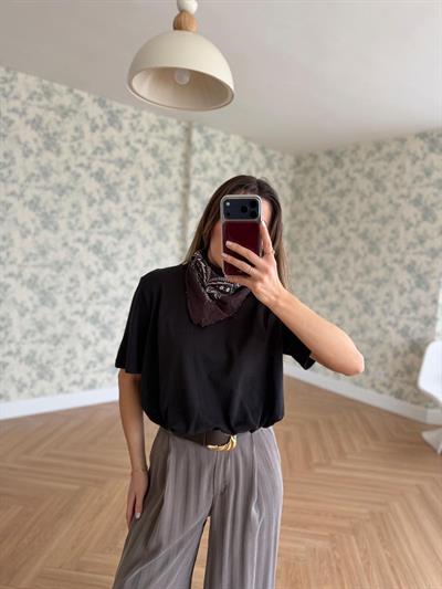 Altı Büzgülü Siyah Tshirt