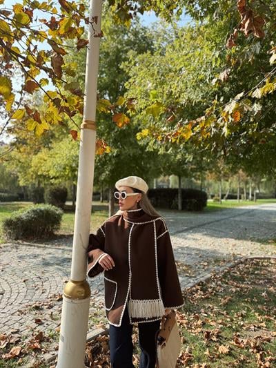 Atkı Detaylı Kahverengi Kaşe Kaban