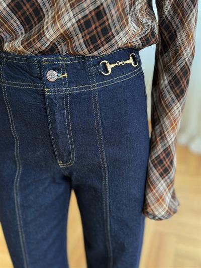 Bel Aksesuarlı Lacivert Jean