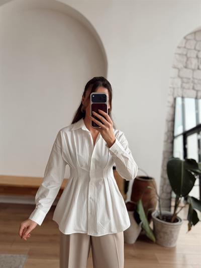 Bel Detaylı Beyaz Gömlek