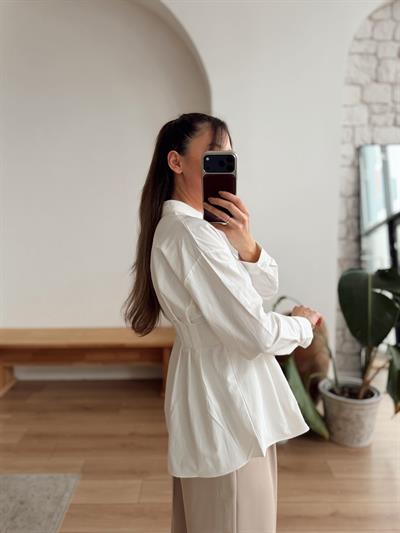 Bel Detaylı Beyaz Gömlek