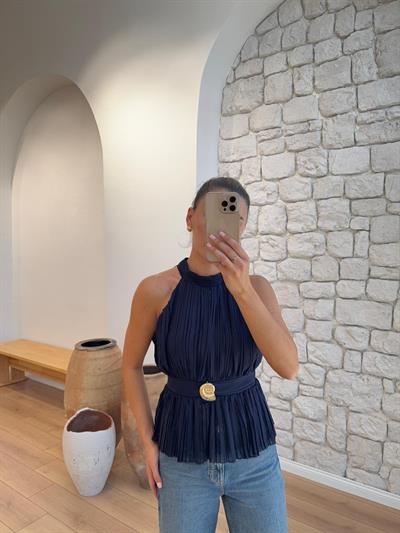 Bel Detaylı Piliseli Lacivert Bluz