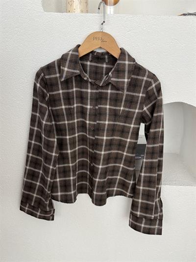 Bele Oturan Kahverengi Ekose Gömlek