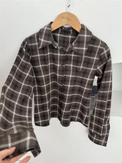 Bele Oturan Kahverengi Ekose Gömlek