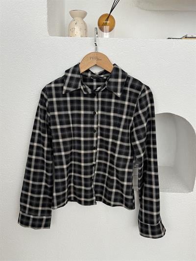 Bele Oturan Siyah Ekose Gömlek