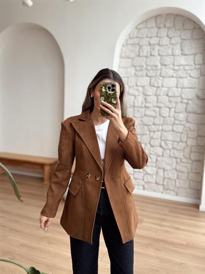 Bele Oturan Taba Süet Ceket