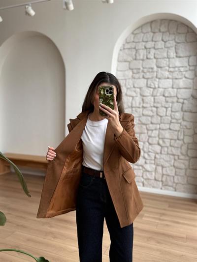 Bele Oturan Taba Süet Ceket