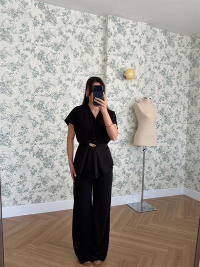 Beli Aksesuar Detaylı Siyah Takım