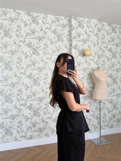 Beli Aksesuar Detaylı Siyah Takım