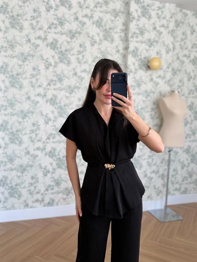 Beli Aksesuar Detaylı Siyah Takım