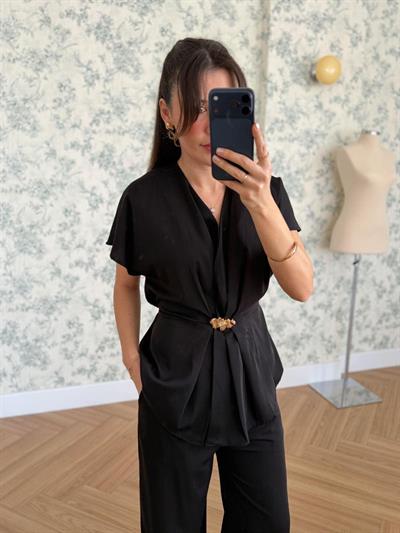 Beli Aksesuar Detaylı Siyah Takım