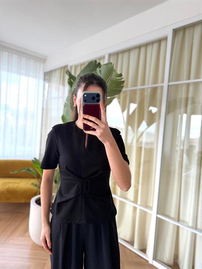 Beli Tokalı Siyah Çelik Tshirt