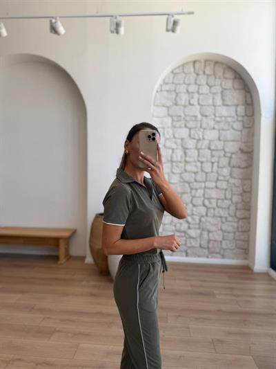Beyaz Biyeli Kısa Kollu Tshirt Pantalon Haki Takım