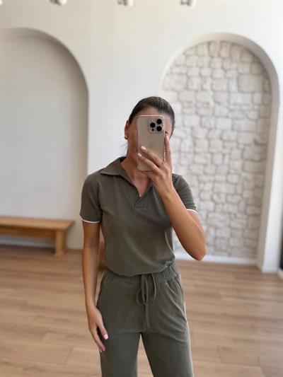 Beyaz Biyeli Kısa Kollu Tshirt Pantalon Haki Takım