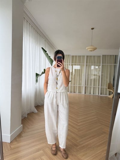 Beyaz Bluz ve Pantolon Takım