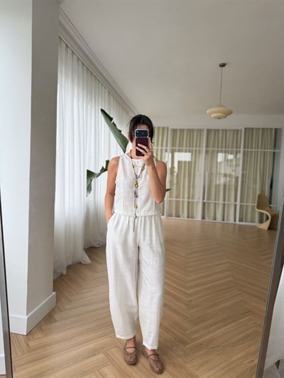 Beyaz Bluz ve Pantolon Takım