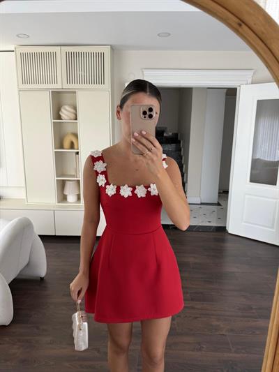 Beyaz Çiçek Detaylı Kırmızı Elbise